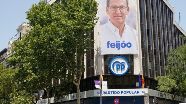 Feijóo pide a los electores unir el voto para ganar al PSOE en veinte provincias clave Feijóo pide a los electores unir el voto para ganar al PSOE en veinte provincias clave
