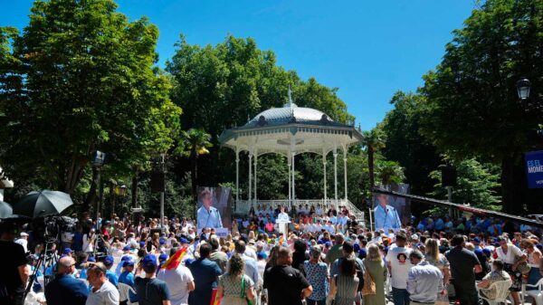 Mitin histórico de Feijóo en Oviedo al pedir el voto al PSOE para derogar el sanchismo Mitin histórico de Feijóo en Oviedo al pedir el voto al PSOE para derogar el sanchismo
