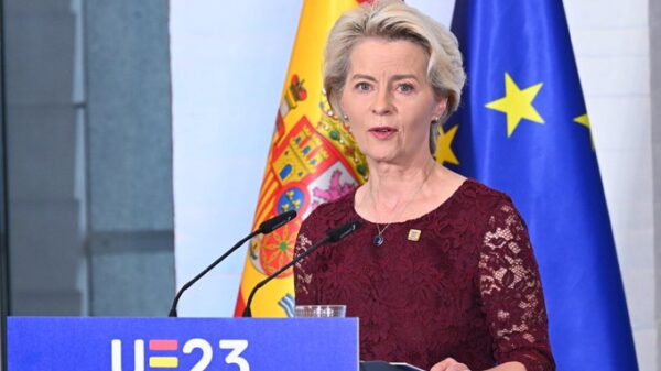 La Comisión Europea reafima su respeto y apoyo a Feijóo frente al ataque de “El Pais” La Comisión Europea reafima su respeto y apoyo a Feijóo frente al ataque de “El Pais”