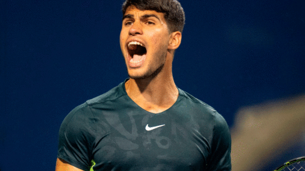 Carlos Alcaraz remonta a la épica a Hurkacz en dos tie-breaks y pasa a cuartos