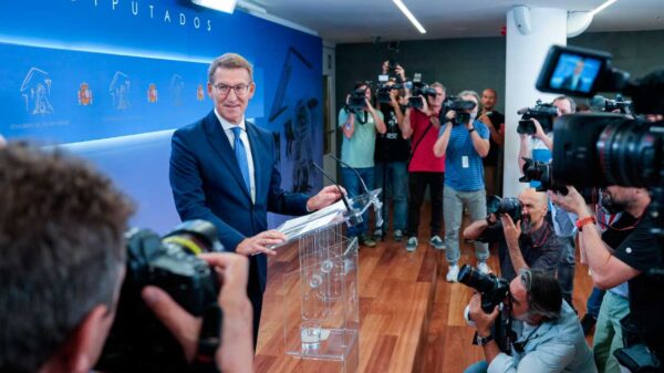 Feijóo apoyó su propuesta al PSOE con la foto histórica de los Pactos de La Moncloa