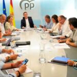 Feijóo mantiene intensos contactos y está preparado para un gobierno monocolor