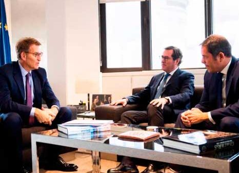 La CEOE rechaza la Ley de Amnistía en largo encuentro con Feijóo