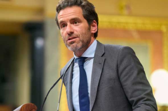 Borja Sémper utilizó el euskera en el Congreso y se tradujo a sí mismo al castellano Borja Sémper utilizó el euskera en el Congreso y se tradujo a sí mismo al castellano
