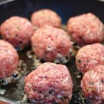 Albóndigas de carne de ternera en una salsa diferente que ya sabe a otoño Albóndigas de carne de ternera en una salsa diferente que ya sabe a otoño