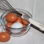 Salmón, “caviar” y queso para unos huevos revueltos de lujo Salmón, “caviar” y queso para unos huevos revueltos de lujo
