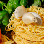 Tagliatelle con salsa a la duquesa, con anchoas y aceitunas Tagliatelle con salsa a la duquesa, con anchoas y aceitunas