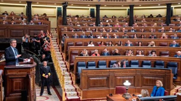Había más gobierno en la presentación de Tierra firme que en el debate de la Ley de Amnistía