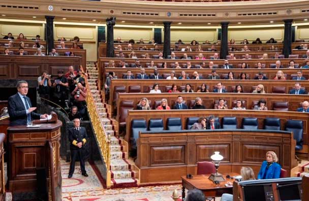 Había más gobierno en la presentación de Tierra firme que en el debate de la Ley de Amnistía