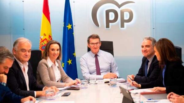 Feijóo quiere hablar con Sánchez en Congreso o Senado con luz y taquígrafos