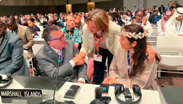 Las dos caras de Teresa Ribera en la decisiva cumbre de la COP28 Las dos caras de Teresa Ribera en la decisiva cumbre de la COP28