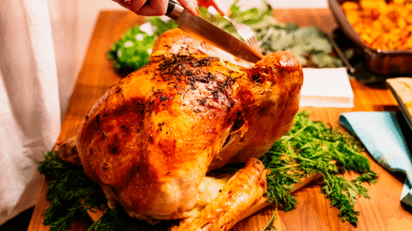 Pavo navideño relleno de manzanas, ciruelas, cebolla y castañas Pavo navideño relleno de manzanas, ciruelas, cebolla y castañas