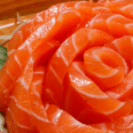Cóctel de salmón con mango y aguacate en lugar del clásico salpicón de marisco