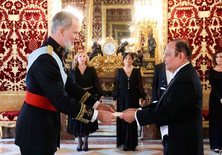 Solemne ceremonia de entrega de cartas credenciales al Rey Felipe VI