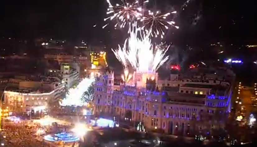 Un gran espectáculo pirotécnico de la compañía Vulcano y el tema  musical Gloria In Excelsis Deo de Vivaldi