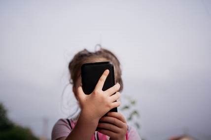La startup española Bouncer Digital y su verificación de edad por biometría e IA anticipa la aplicación de la nueva Ley de Protección al Menor en Entornos Digitales en la web de adultos CumLouder