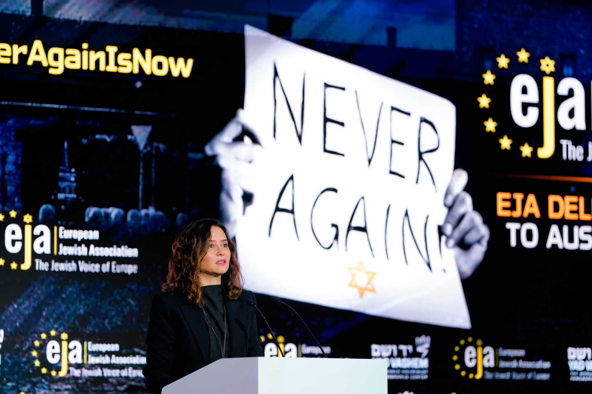 En contra del antisemitismo, con la libertad, la vida y la verdad, Ayuso en Never again