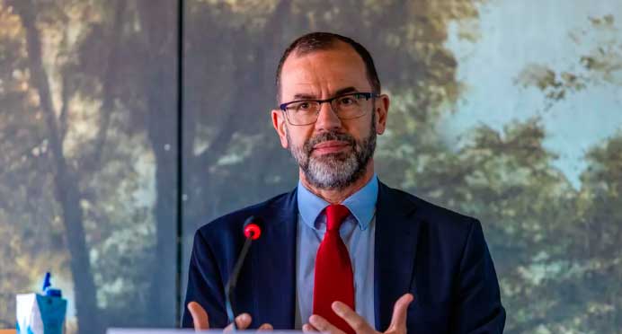 El diplomático Camilo Villarino sucede a Jaime Alfonsín en un relevo histórico El diplomático Camilo Villarino sucede a Jaime Alfonsín en un relevo histórico