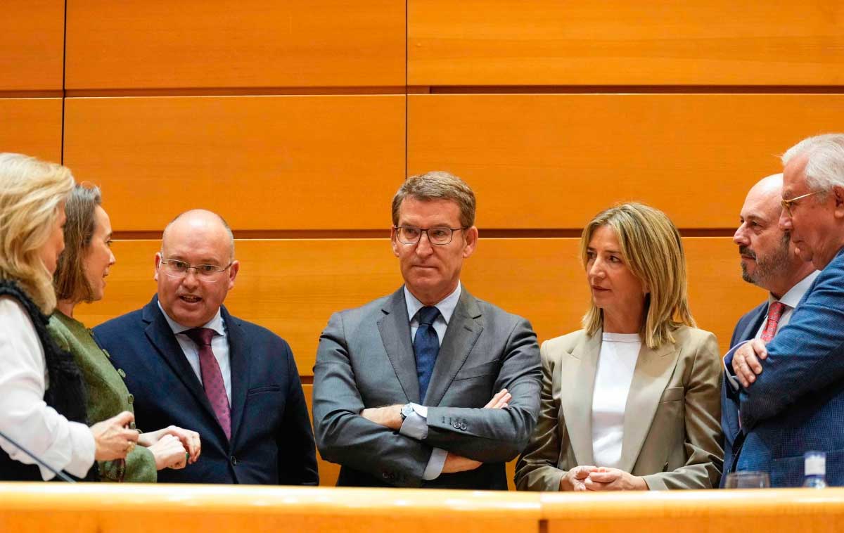 Feijóo insta a PSOE y Junts al final del secretismo sobre sus reuniones