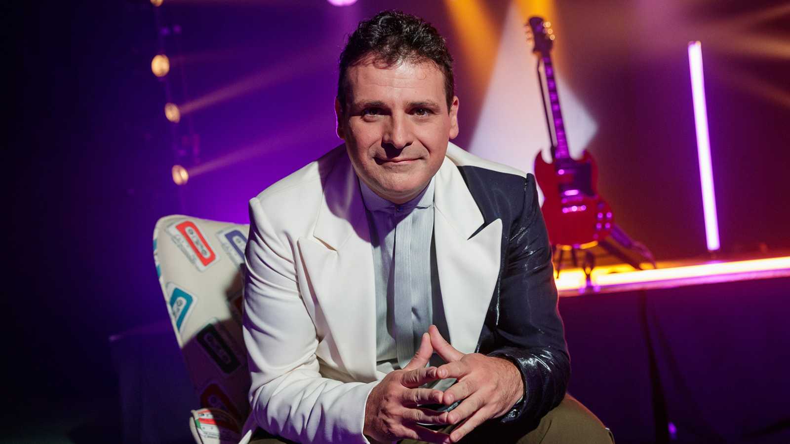 Cachitos rinde homenaje a la década de los 60 en el estreno con Ángel Carmona