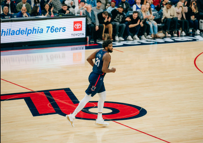 Joel Embiid se convierte en leyenda, y Aldama es titular en el triunfo de los Grizzlies