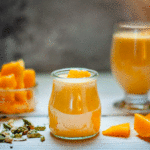 Puré de mango con yogur griego, un postre delicioso y rápido de preparar
