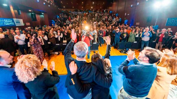 Dos días decisivos de Rueda y Fejióo para pedir el voto moderado al PP frente al radicalismo del BNG