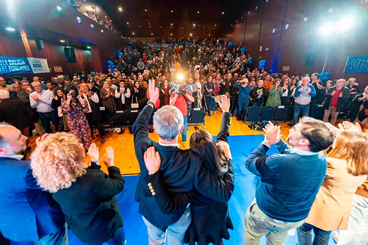 Dos días decisivos de Rueda y Fejióo para pedir el voto moderado al PP frente al radicalismo del BNG