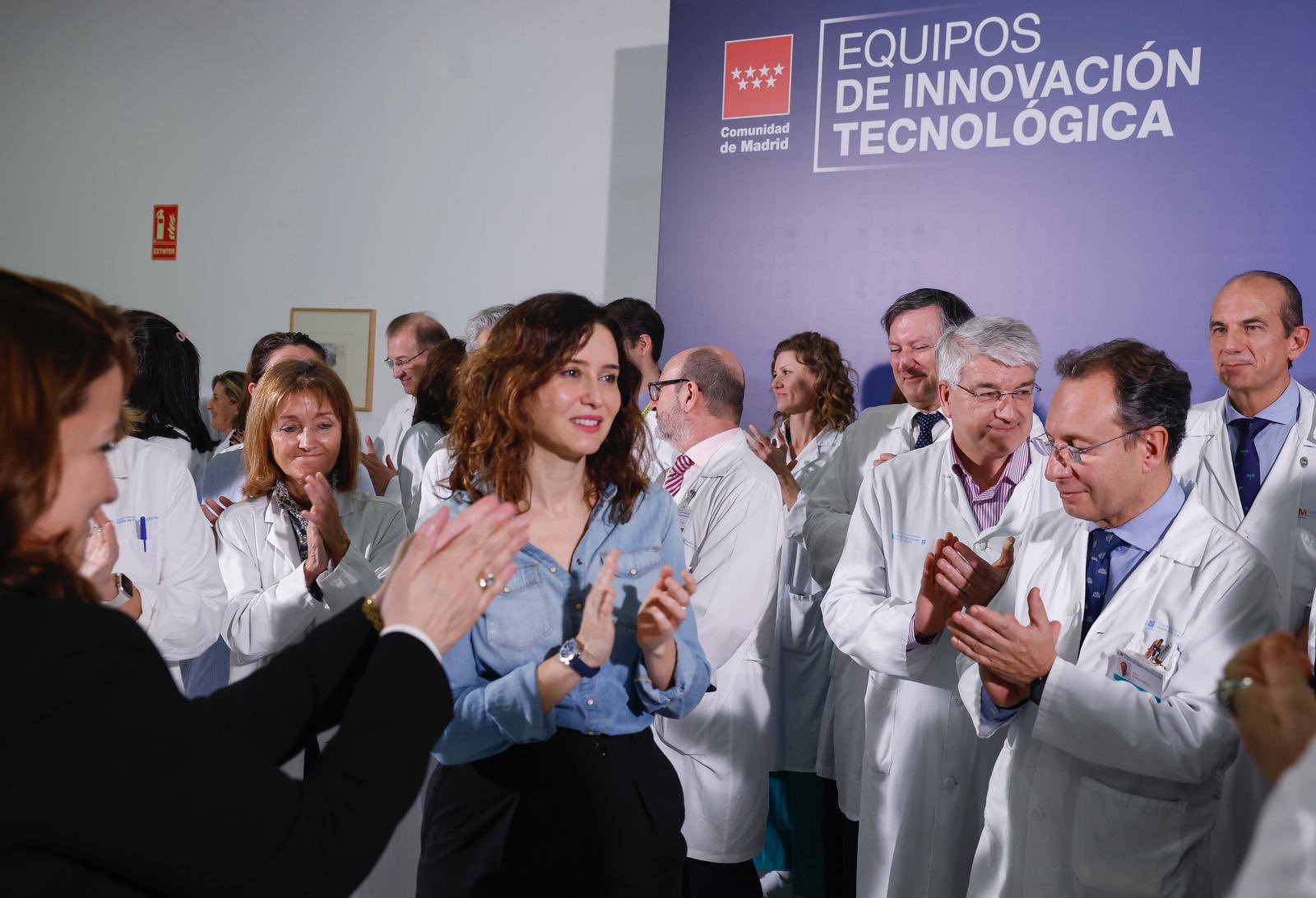 Ayuso anuncia 1.000 nuevos equipos contra el cáncer para los 27 hospitales públicos