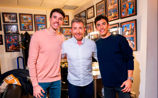 Marc y Álex con Motos, la hoguera de las Tentaciones, Sueños y Amar se disparan, y amenaza a Risto