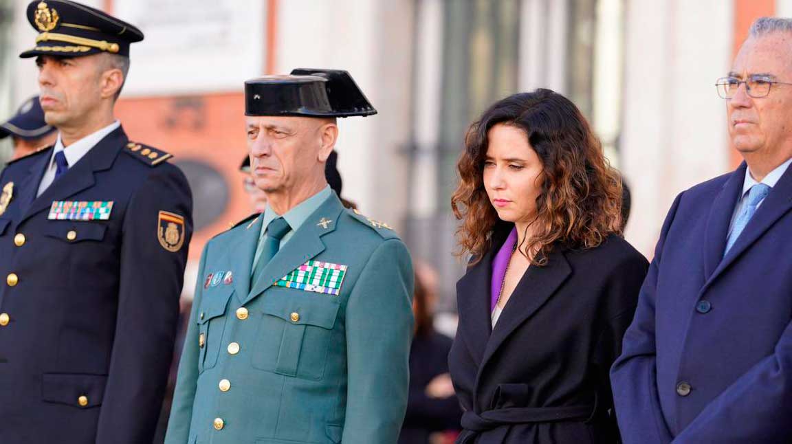 Minuto de silencio en Puerta del Sol en honor a los dos guardias civiles asesinados en Barbate