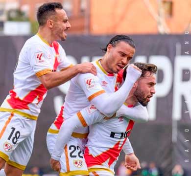 El Rayo Vallecano se sobrepone al gol inicial de Joselu y le quita con De Tomás dos puntos al Real Madrid