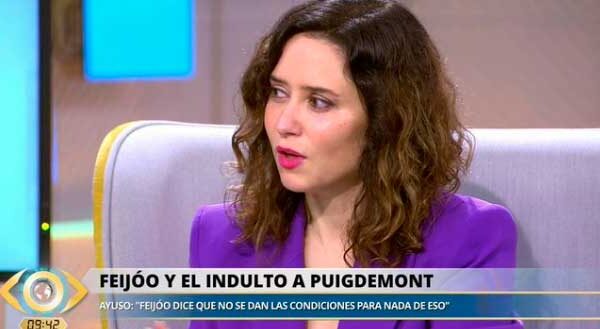 Isabel Díaz Ayuso con Alberto Núñez Feijóo frente a la pinza de PSOE y Vox