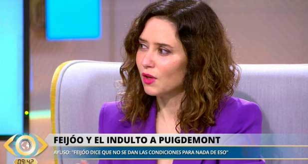 Isabel Díaz Ayuso con Alberto Núñez Feijóo frente a la pinza de PSOE y Vox