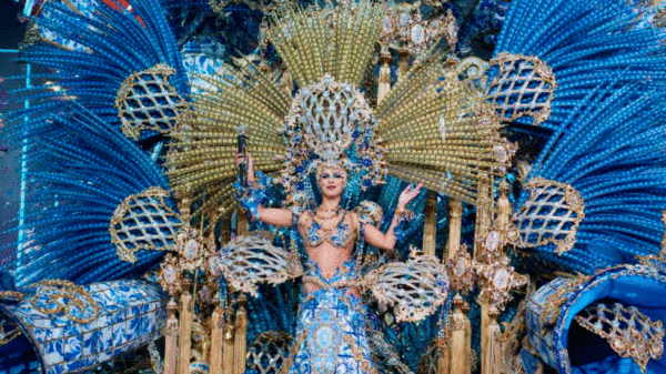 La espectacular elección de la Reina de Santa Cruz de Tenerife y de Las Palmas de Gran Canaria