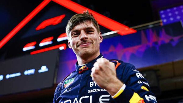 El doble estacazo de Carlos Sainz a Leclerc, Checo segundo y el poder del RB20 de Verstappen