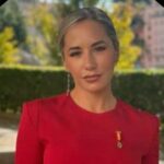 Defender a todo español que no quiera muros, sino puentes; odio, sino convivencia; ni privilegios, sino igualdad Defender a todo español que no quiera muros, sino puentes; odio, sino convivencia; ni privilegios, sino igualdad