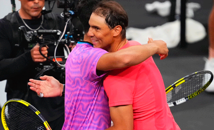 Alcaraz remontó a Nadal en el super tie-break de un espectacular partido en Las Vegas