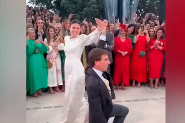 El vídeo del alcalde y Teresa Urquijo al elegir un chotis como baile nupcial El vídeo del alcalde y Teresa Urquijo al elegir un chotis como baile nupcial