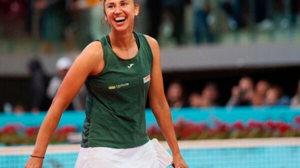 Sara Sorribes desespera a Victoria Azarenka en un partido larguísimo y se cita con Iga Swiatek