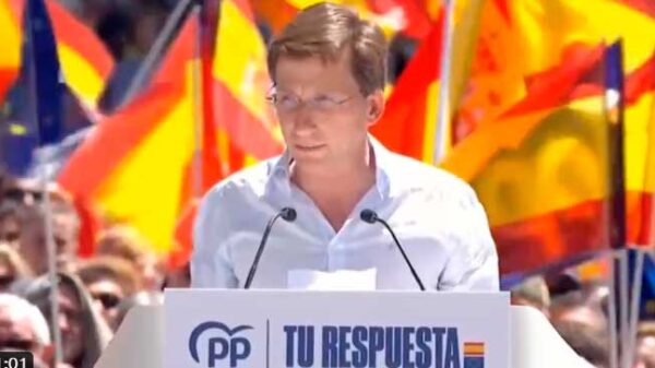 Masiva marcha en Puerta de Alcalá contra un presidente que tiene  votos para estar pero no para gobernar