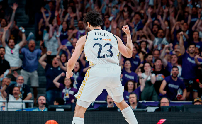 Llull machaca desde el triple en la victoria del Real Madrid ante FC Barcelona