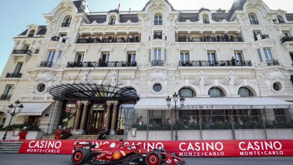 Charles Leclerc, Oscar Piastri y Carlos Sainz, la batalla de Ferrari contra McLaren