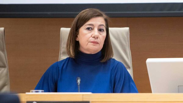 Bendodo obligó a la presidenta del Congreso a reconocer que hablaba con Koldo
