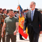 El Rey Felipe VI tuvo con Zelenski el mismo gesto que con Biden a su llegada a España