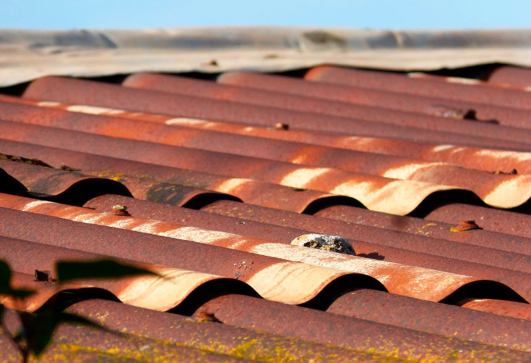 Una nueva herramienta de IA detecta el amianto pendiente de retirar de los tejados