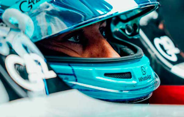 Max Verstappen y Lando Norris, un brutal duelo que acabó con sus bólidos KO y victoria de Russell Max Verstappen y Lando Norris, un brutal duelo que acabó con sus bólidos KO y victoria de Russell