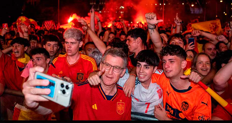 Una gran fiesta para celebrar la cuarta Eurocopa con primera parada en el Palacio de La Zarzuela