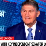 El senador Joe Manchin se sumó a las voces en el Partido Demócrata que urgieron un paso al costado de Biden