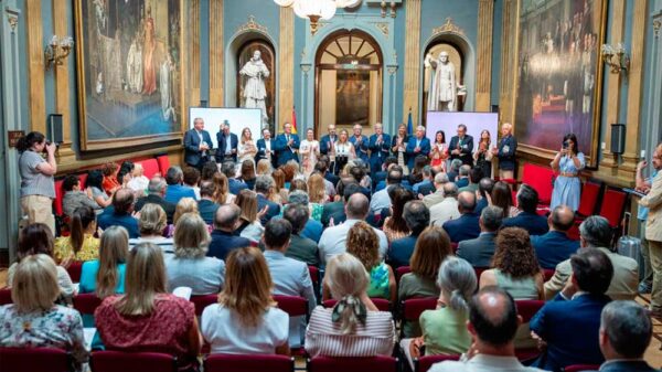 Una oposición democrática es conveniente, oportuna y absolutamente  imprescindible